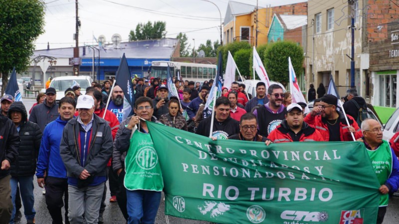 Reclamo de sindicatos en la Cuenca. (Foto El Cndor)