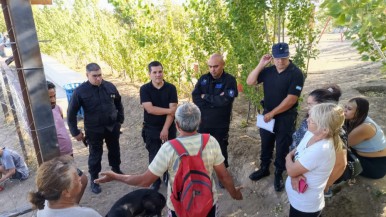 Caleta Olivia: vecinos del Bicentenario se reunieron con personal policial y pidieron patrullajes