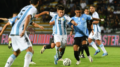 En un partidazo, Argentina igualó ante Uruguay y finalizó como líder del Grupo B