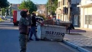 Santa Cruz: un hombre entró en crisis y se subió a la cornisa de un edificio