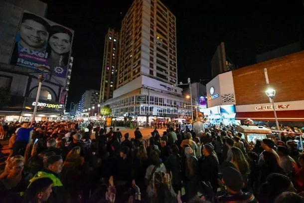 Milei en Mar del Plata: fuerte operativo de seguridad y cacerolazo