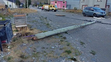  Caída de poste y cortes de luz e internet en El Chaltén 