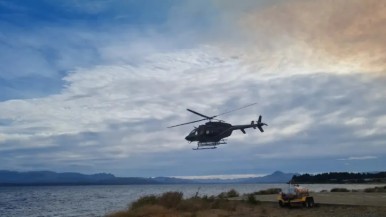 Bariloche bajo humo: más de 30 brigadistas intentan apagar el incendio