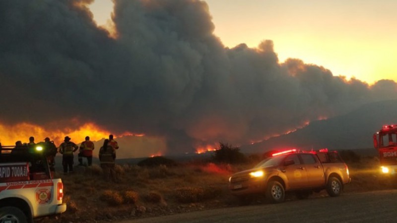 Incendio en Parque Nacional Los Alerces: el fuego avanza hacia Esquel 