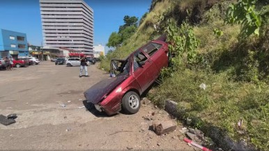 Un coche cae por un terraplén en Uruguay y acaba en Brasil