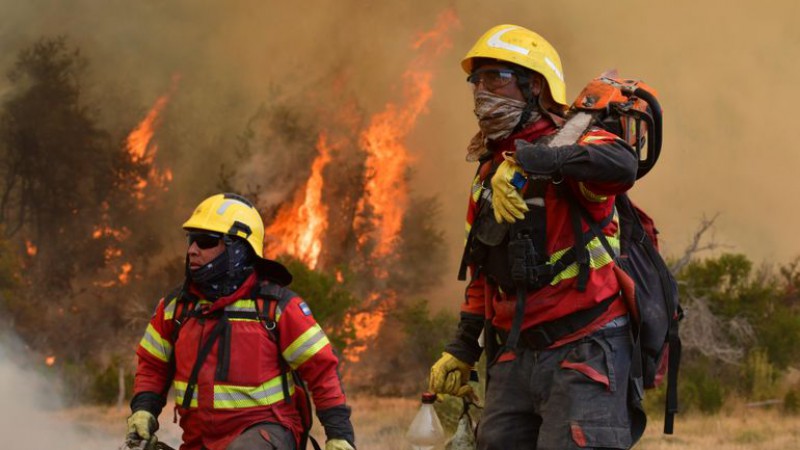 El fuego no para en el Parque Nacional Los Alerces  y siguen los operativos 