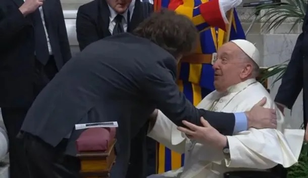 Javier Milei salud al papa Francisco en previa a la misa de canonizacin de Mama Antula