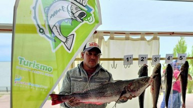 Puerto Santa Cruz: Ricardo Brunel se coronó campeón de "Las 12 horas del róbalo, modalidad pesca pieza mayor" 