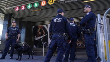 Cinco heridos  y un muerto en un tiroteo en el subte de Nueva York