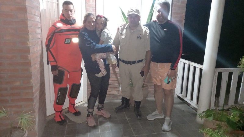 Prefectura rescat a una familia en el Lago Buenos Aires