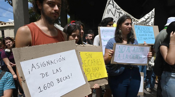 Cientficos y estudiantes realizaron marcha por la continuidad de las Becas del Conicet 