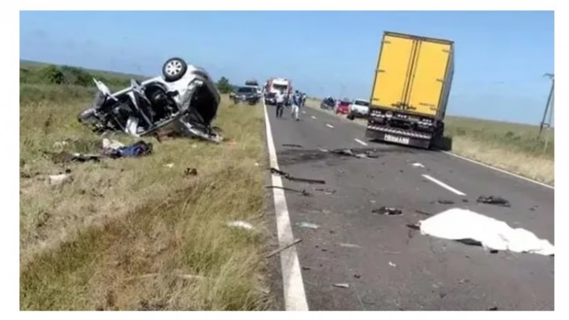 Trgico accidente en Corrientes: murieron dos agentes de la Polica Bonaerense y sus tres hijos