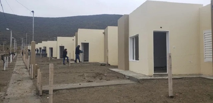 Chubut: 700 familias pagaron para obtener un lugar preferencial en la entrega de casas provinciales y era una estafa