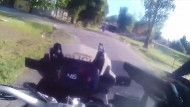 Video: increíble persecución y tiroteo entre la policía y dos motochorros