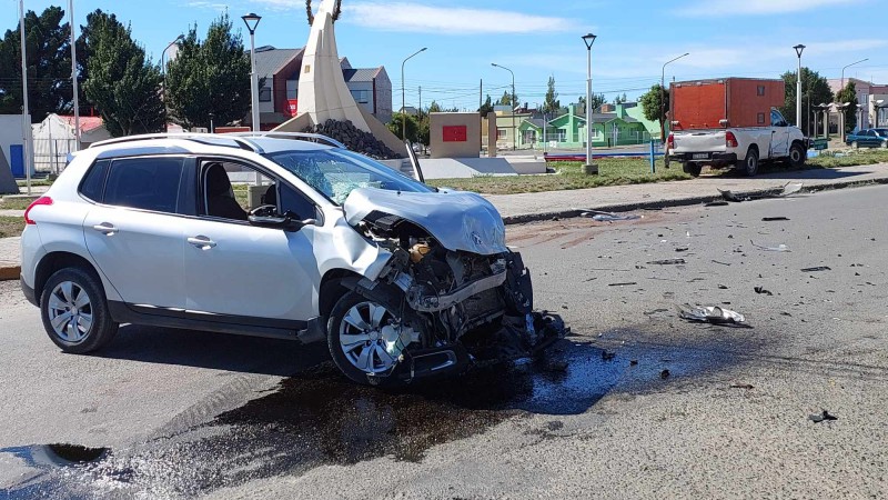 Ro Gallegos: fuerte choque en la Rotonda Samor 