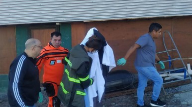 Puerto Deseado: Prefectura rescata a mujer que se hundía en el mar 