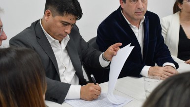 El Gobernador participó del acuerdo con los gremios docentes 