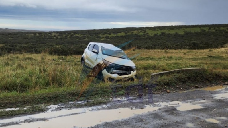 Trasladaron a una conductora al hospital trs vuelco