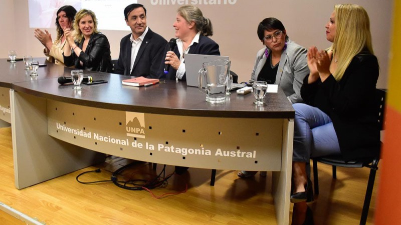 En la Sala de Conferencias "Iris Bergero" de la Unidad Acadmica Ro Gallegos de la UNPA fue presentada  la "Escuela de Oficios y Emprendimientos"