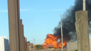 Se incendiaron cabañas en construcción en Barrio el Faro 