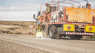 Vialidad Nacional informa que trabaja en la demarcación horizontal en la ruta 40