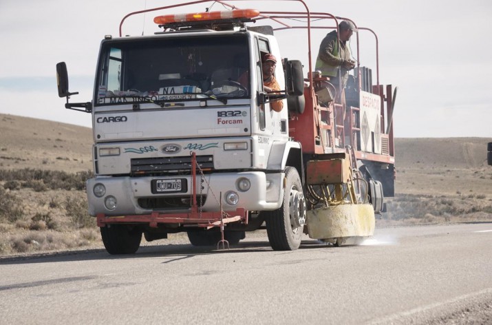 Vialidad Nacional informa que trabaja en la demarcacin horizontal en la ruta 40