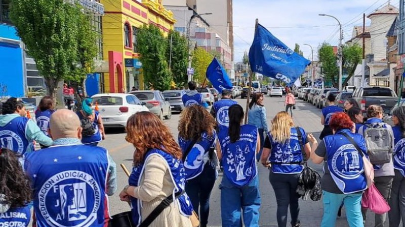 Judiciales de Santa Cruz se adhieren al paro repudio a la poltica de la Caja de Servicios Sociales y el veto de Milei al aumento a jubilados