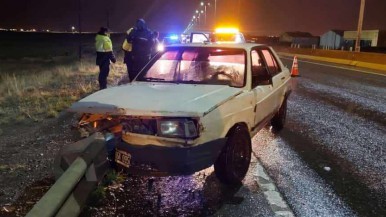 Río Gallegos: conducía en estado de ebriedad y se estrelló contra un guardarrail 