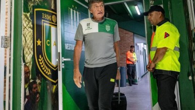 Falcioni se descompensó en el entrenamiento de Banfield y fue internado de urgencia