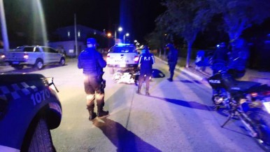 Operativo nocturno de la comisaría Puerto Deseado resulta en la detención de un motociclista