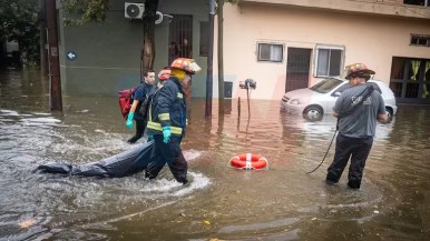 Alerta meteorológica: Hallaron un cuerpo flotando en medio de la tormenta