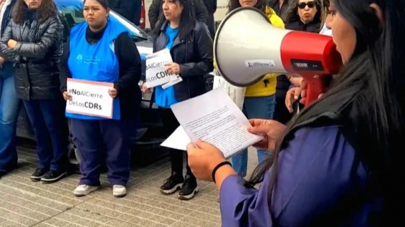 Trabajadores siguen manifestndose contra el cierre del CDR de Ro Gallegos y movilizarn a Cmara de Diputados 