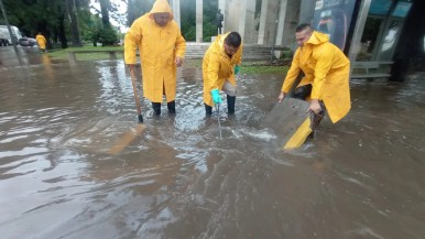 Un temporal acecha a Rosario: en una noche cayó más agua que el promedio histórico del mes