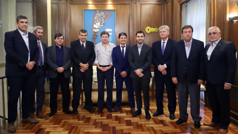 Mandatarios provinciales junto a Gonzlez y el secretario general de CAME, Ricardo Diab.