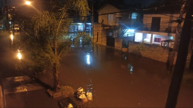 Temporal en el AMBA: una mujer muerta, inundaciones y voladura de techos