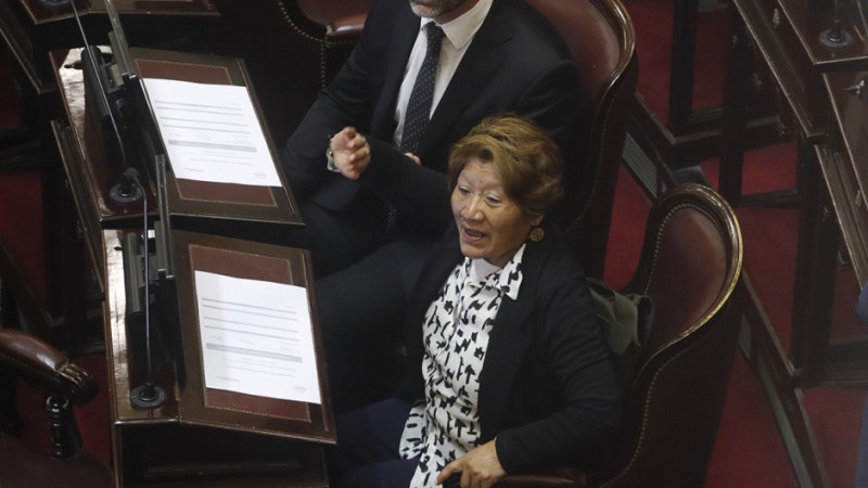 La senadora en cuestin, sin tapujos para acomodar a su familia