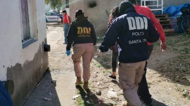 Santa Cruz: en un allanamiento, secuestraron cocaína, marihuana, dinero en efectivo y detuvieron a cinco personas 