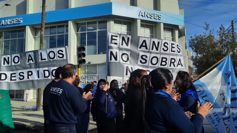 Despidos en ANSES de Ro Gallegos: "El ajuste no tenia que ser para los trabajadores y sus familias"