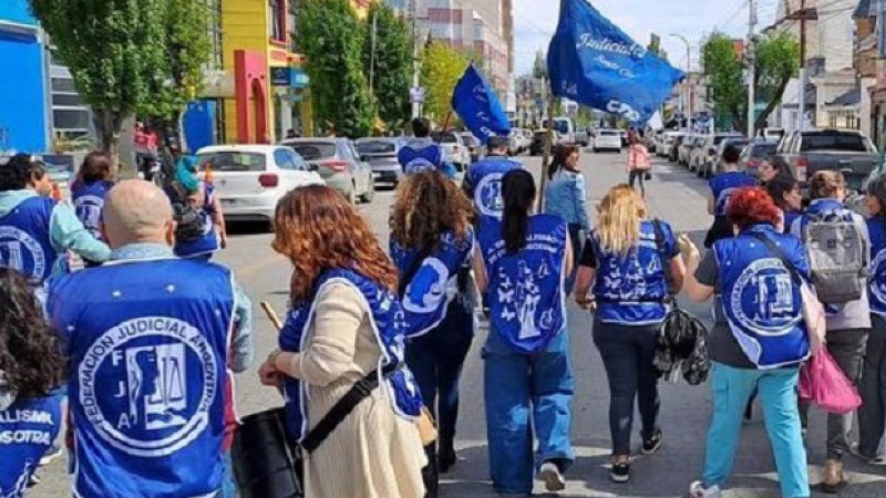 El gremio aclar que mantiene el estado de alerta y movilizacin que pueden derivar en estrategias para la realizacin de medidas de accin directa.