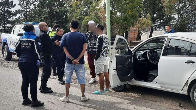 Polica de Santa Cruz decomisa marihuana en un rems