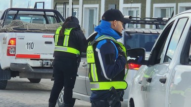 Semana Santa: la policía realizó controles de seguridad desde Río Gallegos hasta Caleta Olivia 