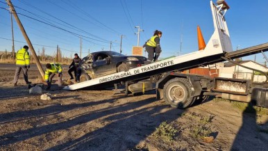 Conductor en estado de ebriedad chocó contra un poste y dejó sin luz a tres barrios