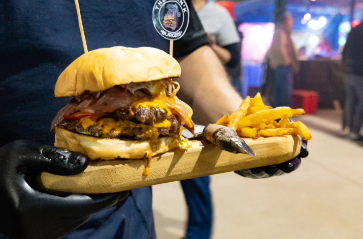 Feria gastronmica de hamburguesas: un xito rotundo en la Sociedad Rural