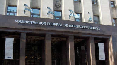 Nueva ley fiscal: se podrán blanquear hasta USD 100 mil sin penalidades