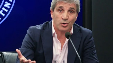 Más recorte de gasto, inflación en baja y acumulación de reservas: los argumentos de Caputo para su presentación en el FMI