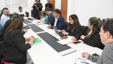 ADOSAC vuelve a negociar aumento de sueldos con el gobierno: lo mínimo que solicitará