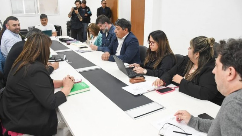 ADOSAC vuelve a negociar aumento de sueldos con el gobierno: lo mnimo que solicitar