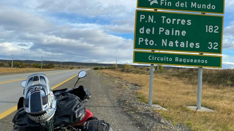 Le robaron la moto a un viajero colombiano