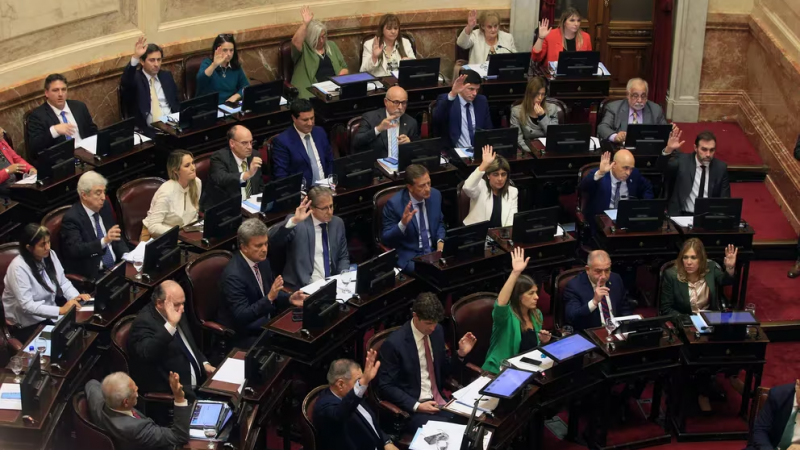 Los senadores se votaron un aumento del 300 por ciento