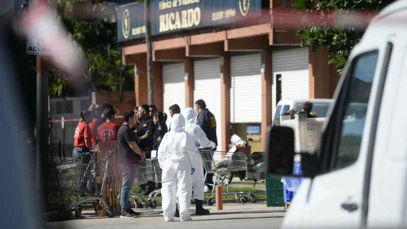  Conmocin en La Plata: un comerciante mat a un ladrn que intent asaltar un supermercado 